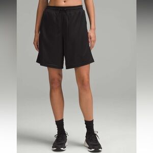 Lululemon Relaxed Fit Mesh Training Short 8” in black size 6